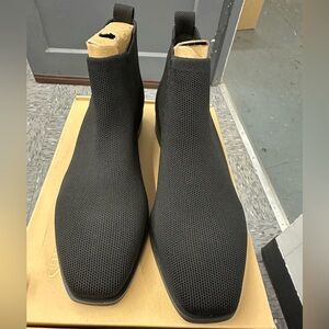 Vivaia boots size US 7.5/M